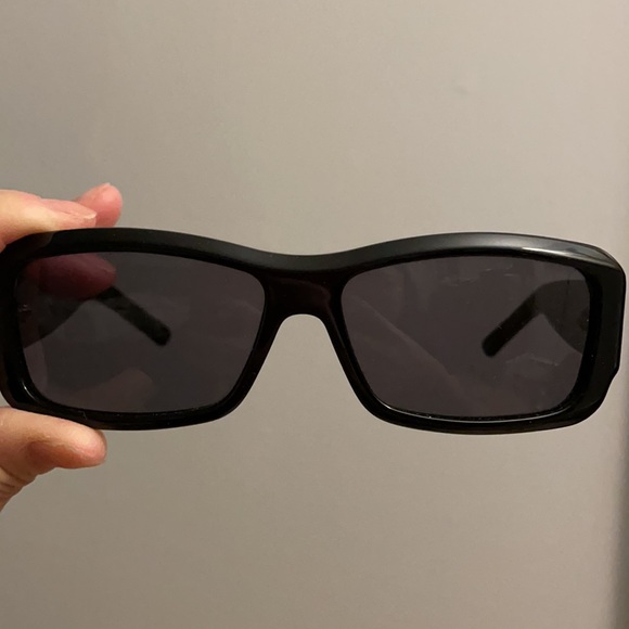 Gucci women’s sunglasses black shades